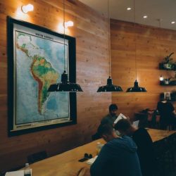 Flexibilité, rencontres, environnement convivial, les raisons de tenter l’expérience coworking ne manquent pas. Voici les 5 avantages du coworking.